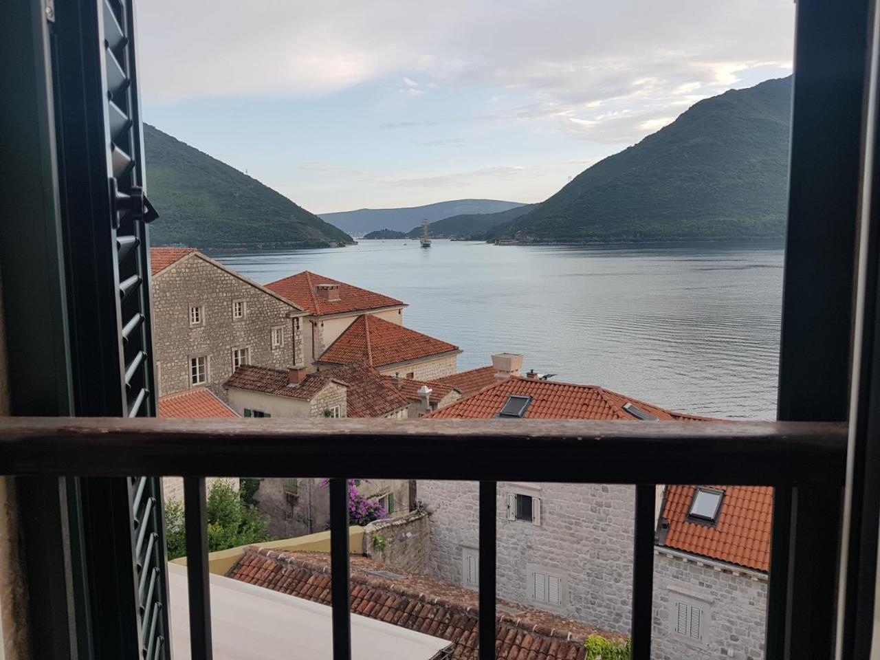 Gudelj Apartments Perast Exterior photo